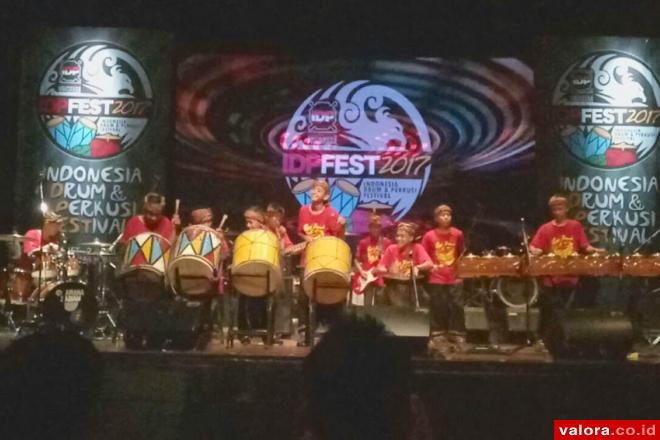 Untuk Berangkat ke Jakarta, Ngamen Dulu: Sanggar Darak Badarak Tampil Memukau di IDP Fest...