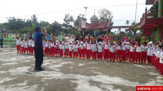 Murid TK Fatimah Bukareh Diajari Cara Penanggulangan Kebakaran