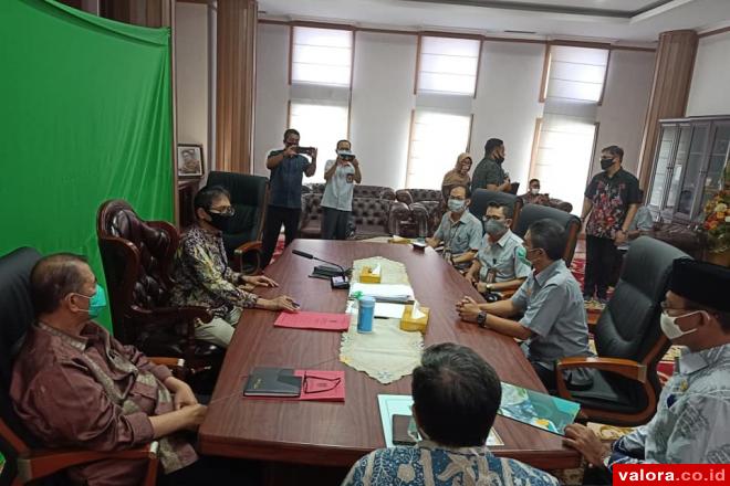 Irwan Prayitno Teken Kerjasama Pencairan: Dana JPS Provinsi Diantarkan Petugas Pos ke...