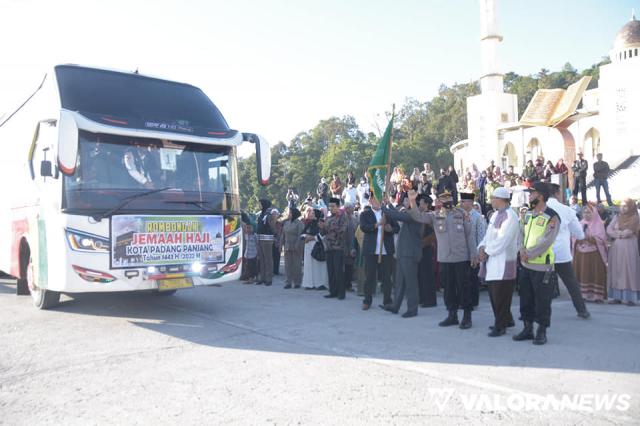 Asrul Lepas Keberangkatan JCH di Islamic Center