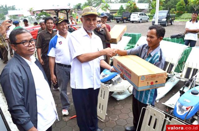 Bantuan Alsintan dari Hermanto, Dian: Mesin ini bukan untuk Pajangan