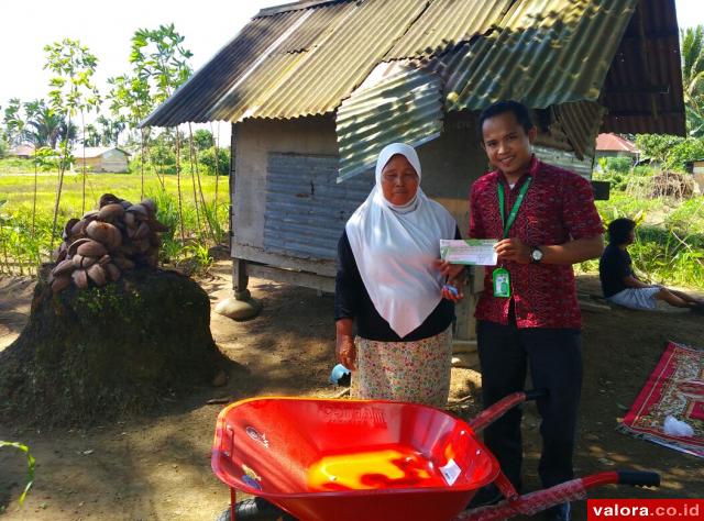 Amak Rosna Berhenti Ngemis setelah Dihadiahi Gerobak