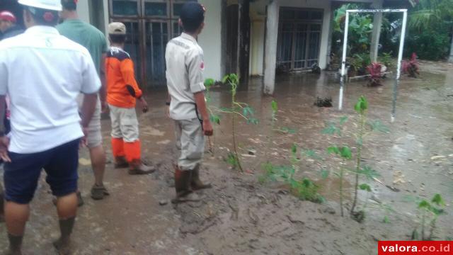 Longsor Timbun Rumah dan Jalan di Nagari Koto Malintang dan Tanjung Sani