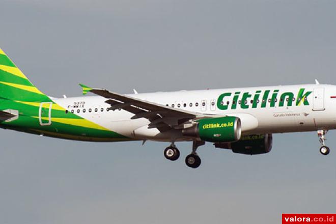 Penumpang Citilink Dievakuasi Melalui Tangga Darurat