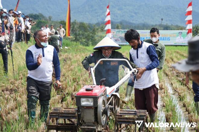 Tanah Datar Luncurkan Program Layanan Bajak Gratis, Ini Pola Pengelolaannya