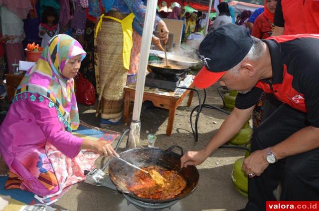 Walikota Padang Tak Ingin Generasi Muda Tidak Tahu Cara Memasak Rendang