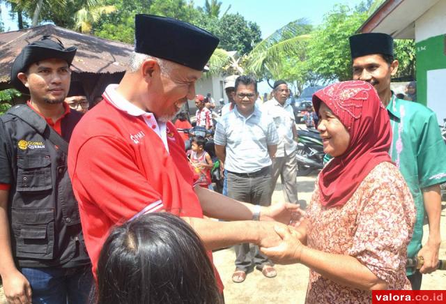 Kunjungi Qurban Warga Parupuk Tabing, Mahyeldi Dihadiahi Keluhan Soal Jalan