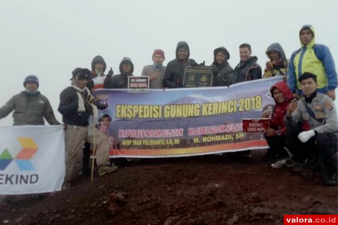 Kapolres dan Kajari Solsel Saling Bersinergi Taklukan Gunung Kerinci