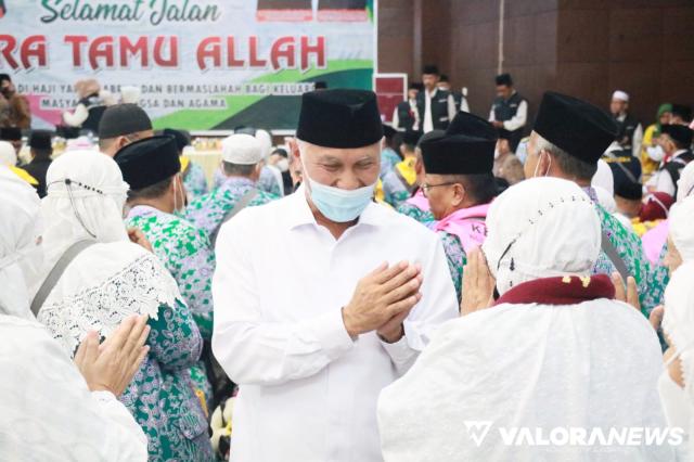 Gubernur Sumbar Lepas Rombongan Perdana JCH Embarkasi Padang