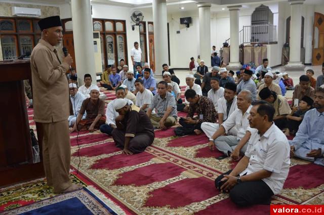 Mahyeldi Kobarkan Semangat Persatuan dan Kesatuan di Masjid Imam Bonjol
