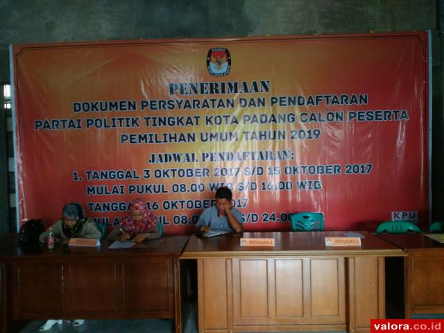 Personel Panwaslu Padang Kawal Masa Pendaftaran Partai Politik