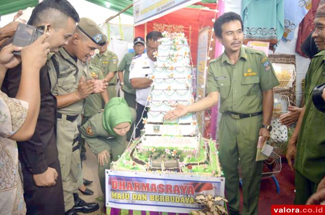 Perayaan HUT ke 12: Pemkab Dharmasraya Gelar Pameran dan Bazar