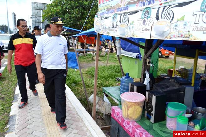 Pantai Muaro Lasak Disesaki Pedagang