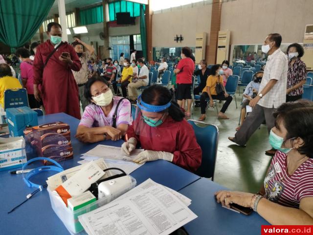 800 Lansia Anggota HTT Divaksin Covid 19, Hendri Septa: Vaksinasi Terbesar di Padang