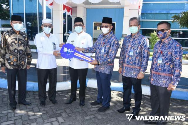 Perumda AM Donasikan 1 Unit Ambulance untuk Padang, Hendri: Baznas Mesti Gunakan dengan...