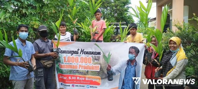 Generasi Muda RT 05 Gunung Sarik Hijaukan Lingkungan dengan Tanaman Produktif