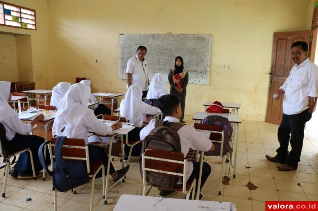 Lingkungan SMPN 5 Pangkalan Kotor dan Bau Pesing