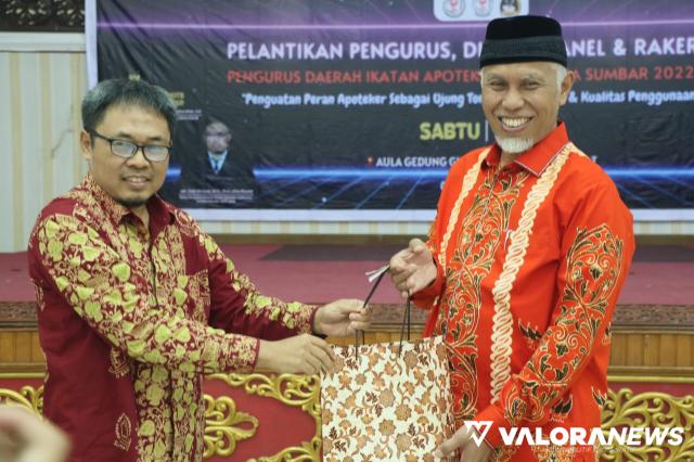 Dedi Almasdy Dilantik jadi Ketua IAI Sumbar, Keamanan dan Kerasionalan Obat jadi Tantangan