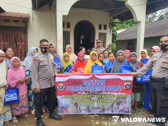 Polres Pasbar Salurkan 100 Paket Sembako bagi Warga Jorong Pinaga