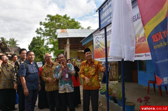 Asnel Resmikan Bank Sampah Kampung KB Bangau Putih