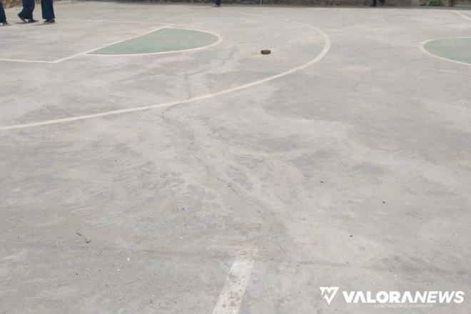 Baru Selesai PHO, Pekerjaan Lapangan Basket SMPN 3 Ampek Angkek Langsung Rusak