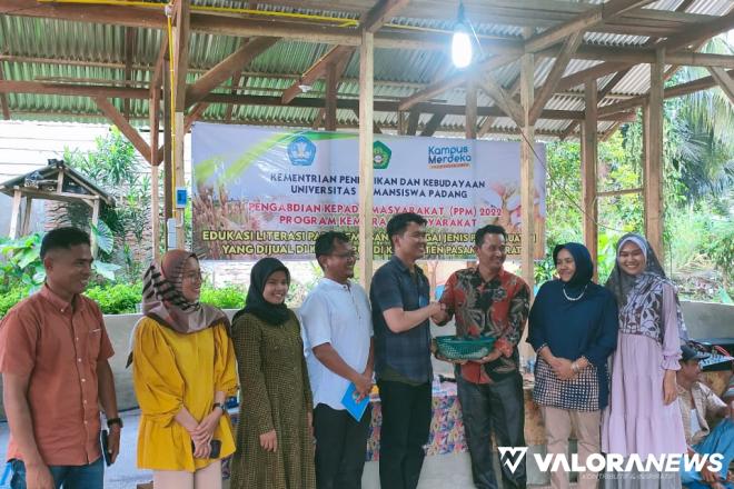 Tim PKM Unitas Padang Edukasi Petani Pasbar Kenali Pupuk Asli Tapi Palsu