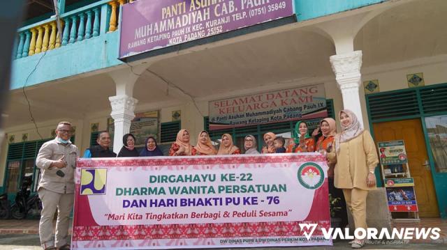 Dharma Wanita Dinas PUPR-DPRKP Serahkan Santunan untuk 3 Panti Asuhan