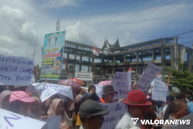 Ratusan Korban Gempa dari Tiga Nagari Demo, Pertanyakan Bantuan Rumah Rusak