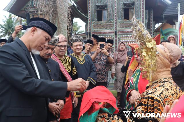 Gubernur Sumbar Lapeh Batagak Pangulu Suku Bodi Caniago Pakan Sinayan