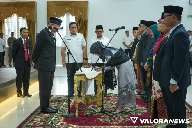 Sebelumnya Telah 'Bawa' 3 Orang dari Padang: Mahyeldi Lantik 11 Pejabat Eselon II, Al...