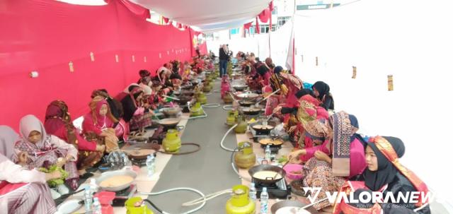 60 Siswa Ikuti Festival Gadih Minang Marandang di Pedistrian Jam Gadang