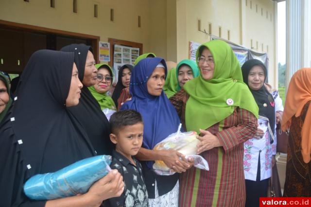 BKOW Sumbar Salurkan Bantuan untuk Korban Banjir Solsel