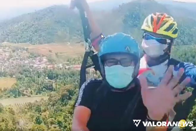 Ngeri-ngeri Sedap Terbang Tandem Paralayang di Bukit Langkisau Painan