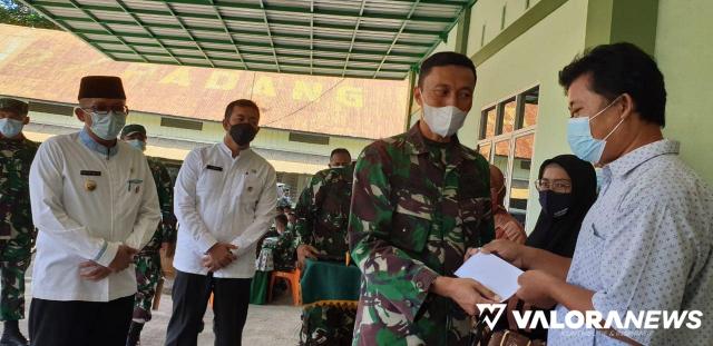 Kodim Padang Salurkan Bansos Bagi 4.500 PKL dan Pemilik Warung Terdampak PPKM