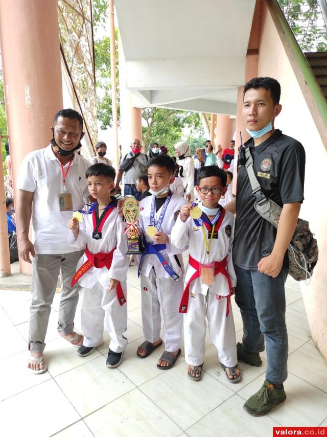 Dua Taekwondoin Cilik Bukittinggi Raih Medali Emas di Jambi