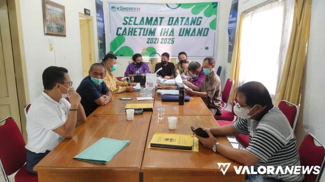 Prof Firman Hasan Antarkan Denny Azani jadi Calon Ketum IKA Unand