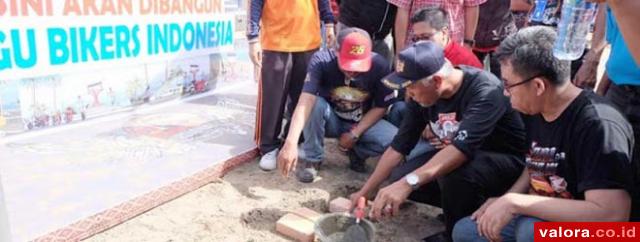 Biker Bakal Tancapkan Tugu di Pantai Padang