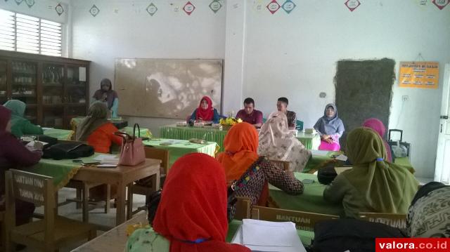 Guru Bahasa Indonesia Solsel Ikuti Pelatihan Keprofesionalan