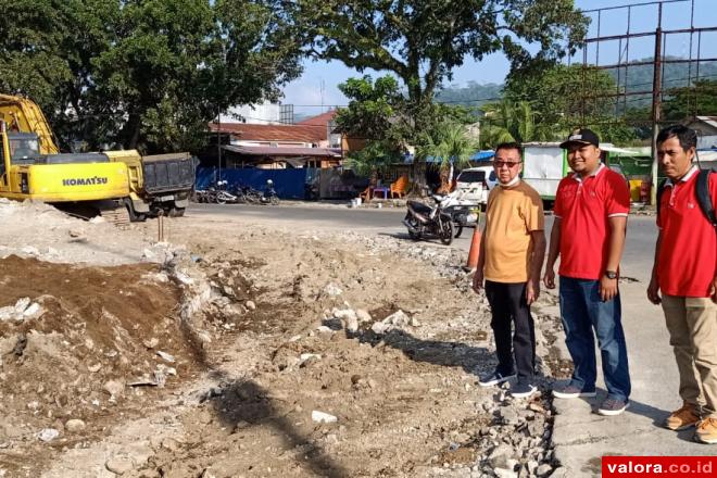 Pengusaha Bantu Perbaikan Drainase di Kelurahan Belakang Tangsi