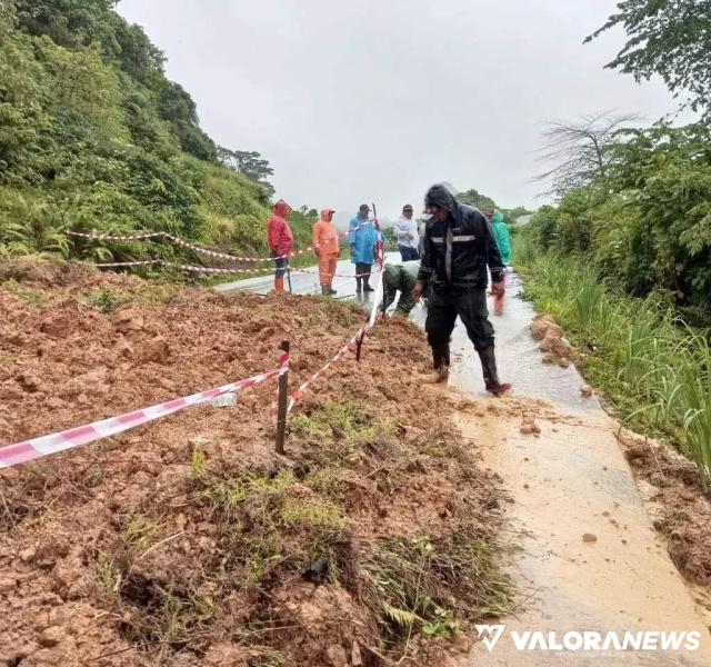 Hujan Sepanjang Hari Ahad Picu Longsor di Jalan Baru Nipah Teluk Bayur