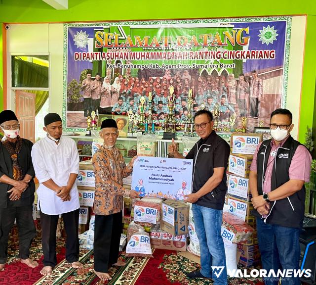 Direktur BRI Serahkan Bantuan untuk 8 Panti Asuhan dan 2 Panti Werda