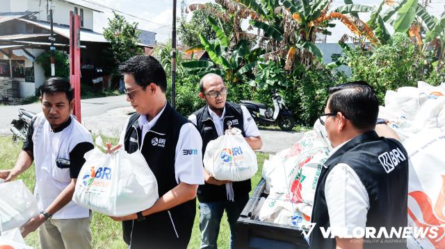 BRI RO Padang Bagikan 1000 Paket Sembako untuk Warga Alai Parak Kopi