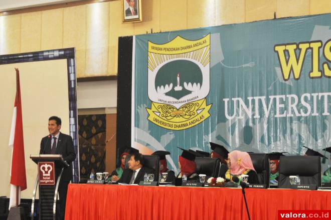 Menpan RB Ungkap Penerimaan CPNS 2018 di Wisuda Universitas Dharma Andalas