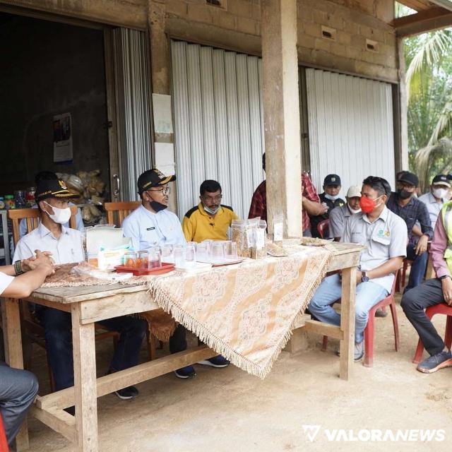 Bupati Solok Selatan Tinjau Pengaspalan Jalan dan Pustu di Talao