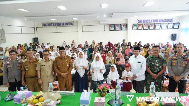 Baznas Padang Serahkan Beasiswa Baznas untuk Tiga Kecamatan, Ini Rinciannya