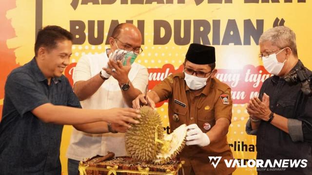 Hendri Septa Resmikan Kafe Rajo Durian