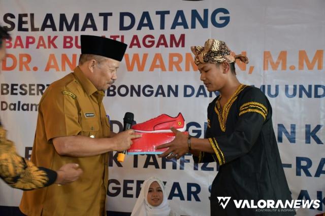 Bupati Agam Beri Hadiah Pemain Saluang yang Siswa SMPN 1 IV Koto