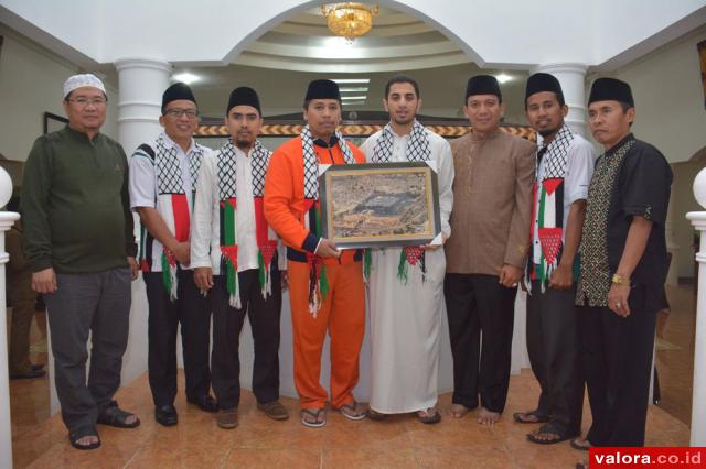 Hendri Arnis Jamu Warga Palestina Buka Bersama