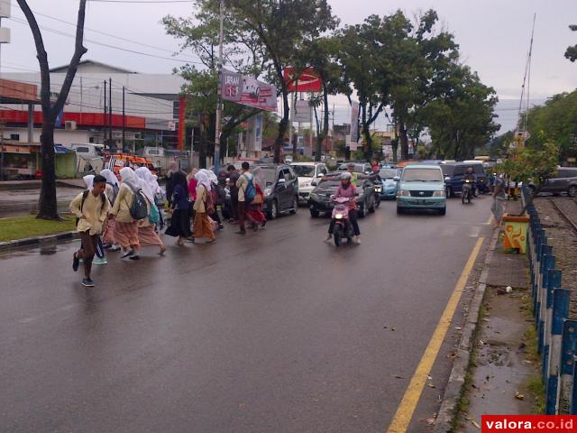 Macet Simpang Tunggul Hitam, Aprianto: Jembatan Penyeberangan Orang Solusinya