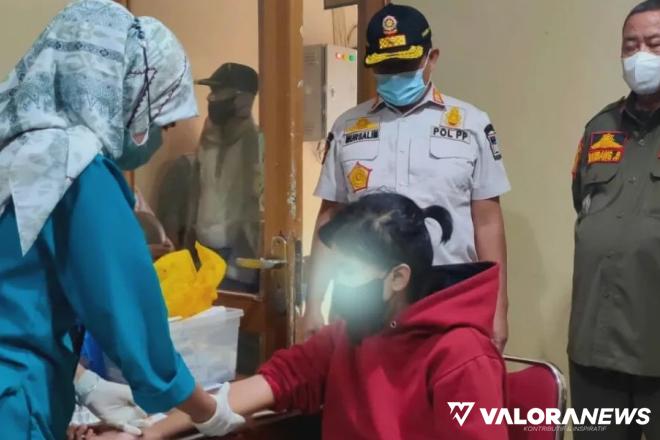 Larut Malam, Warga Pauh Grebek Seorang Perempuan dan 2 Lelaki di Pondok